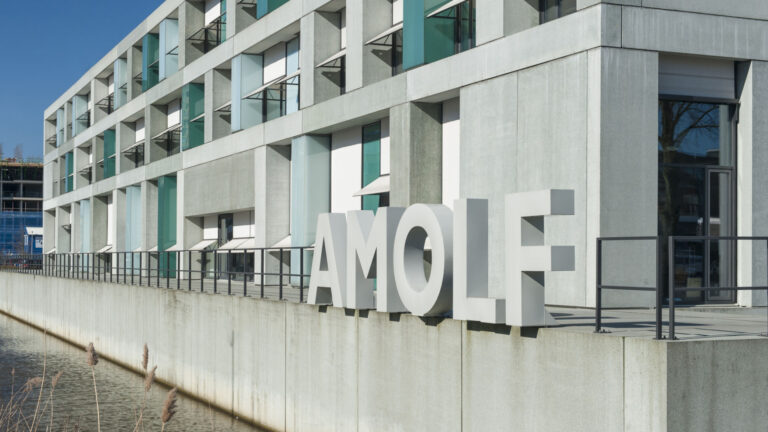 AMOLF
